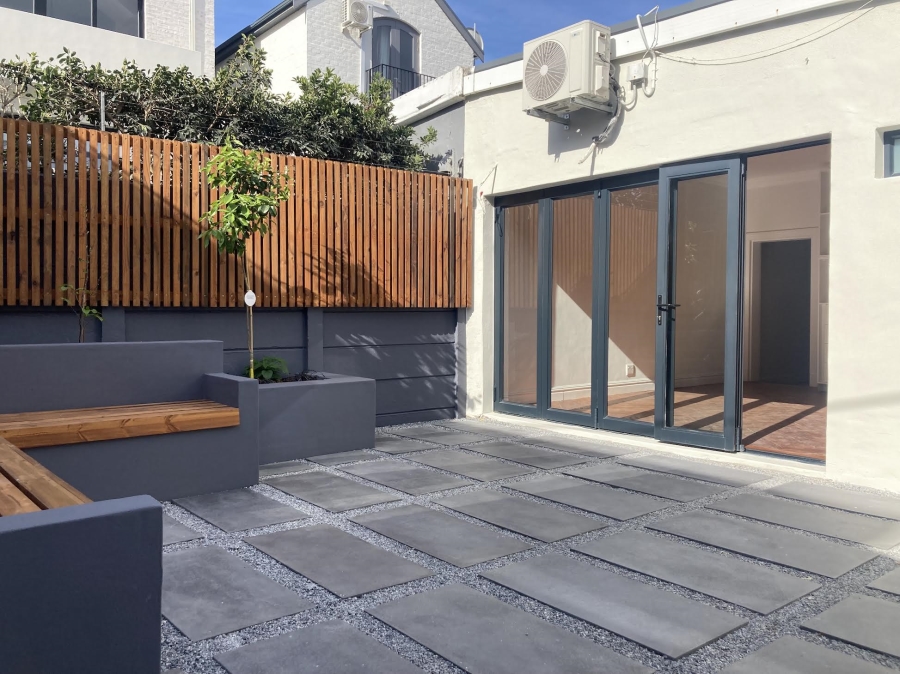 To Let 2 Bedroom Property for Rent in Claremont Village Western Cape